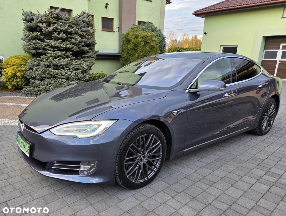 Tesla Model S - 8