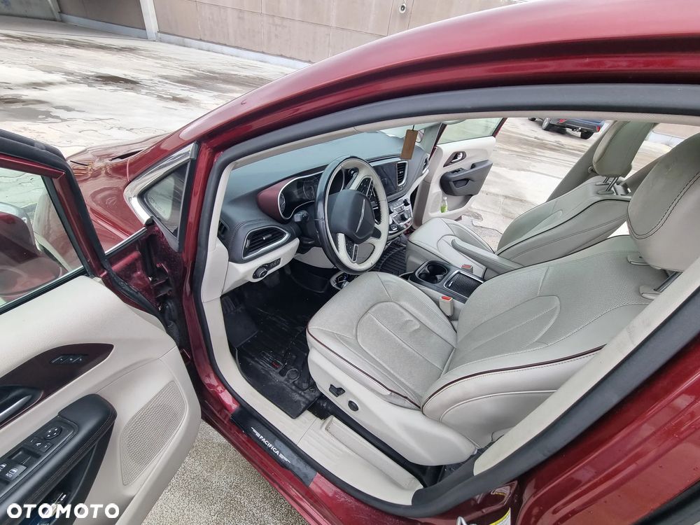 Chrysler Pacifica - 26