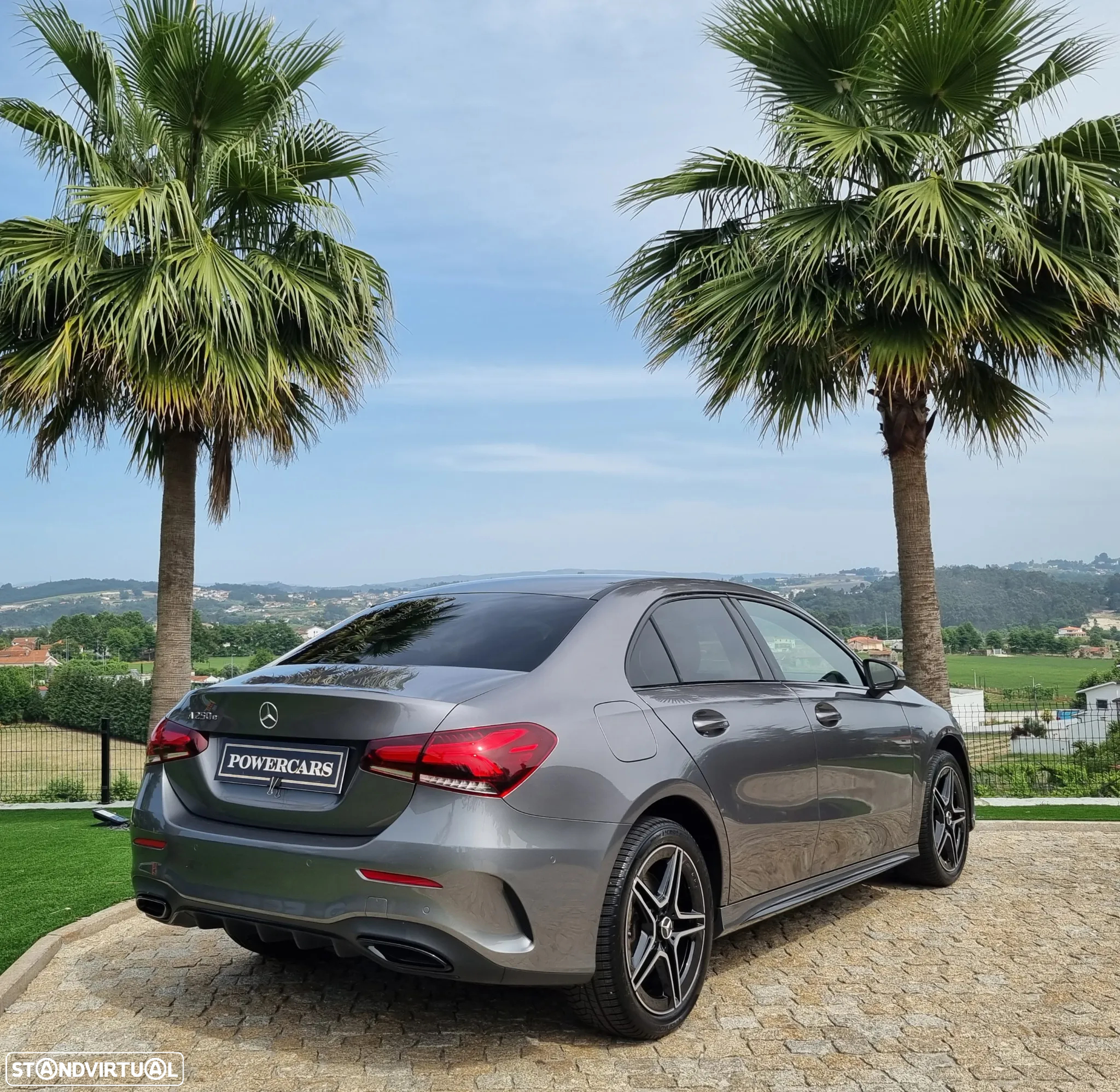 Mercedes-Benz A 250 Limousine e AMG Line - 11