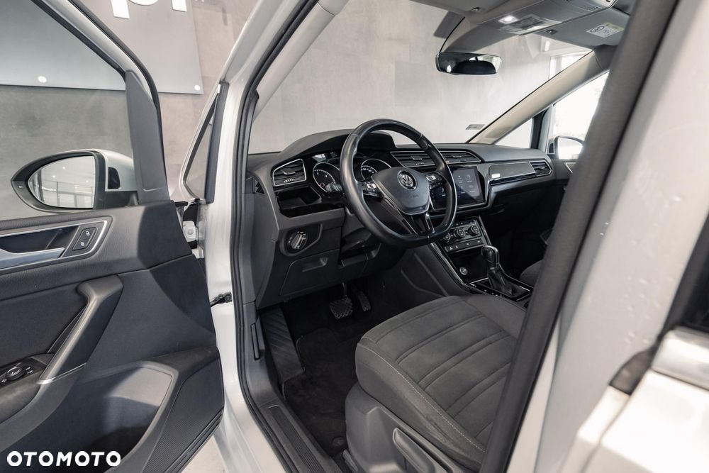 Volkswagen Touran - 10