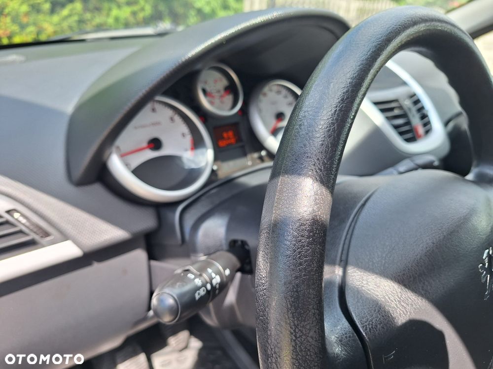 Peugeot 207 75 Millesim 200 - 14