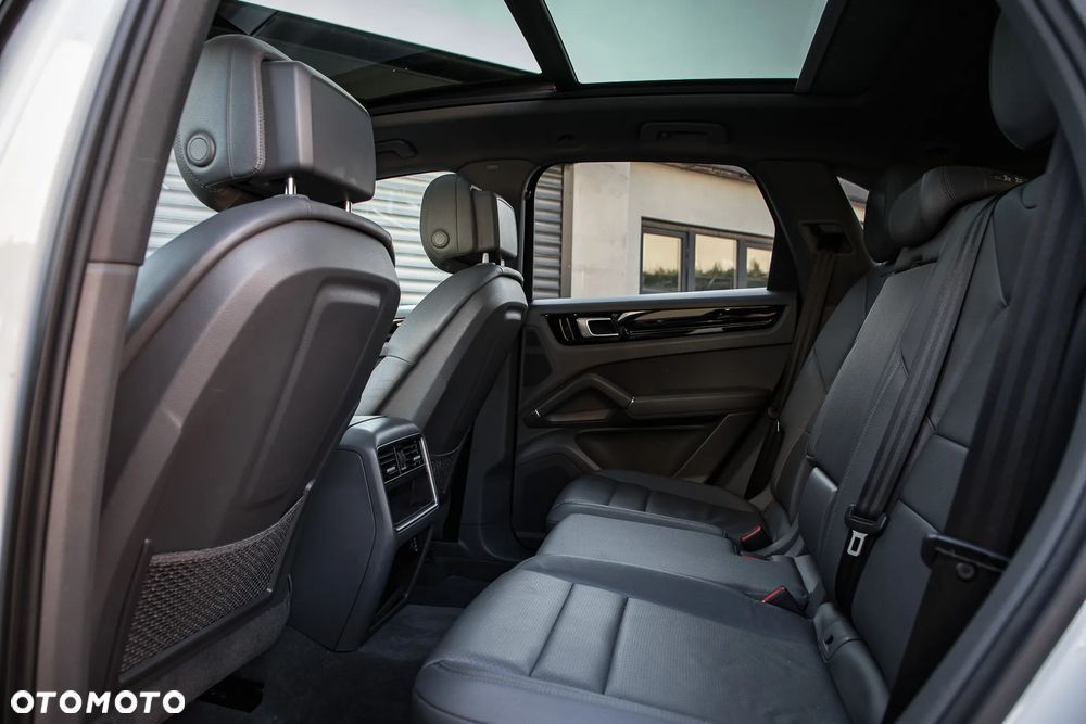 Porsche Cayenne Platinum Edition - 18