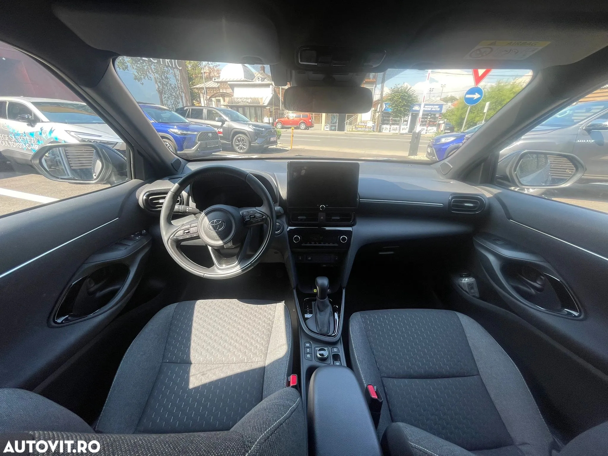 Toyota Yaris Cross 1.5 VVT-i HSD 4x4 Dynamic - 13