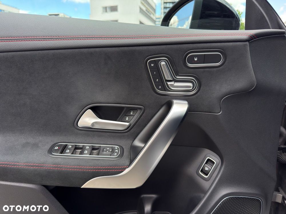 Mercedes-Benz CLA 220 4-Matic AMG Line 7G-DCT - 15