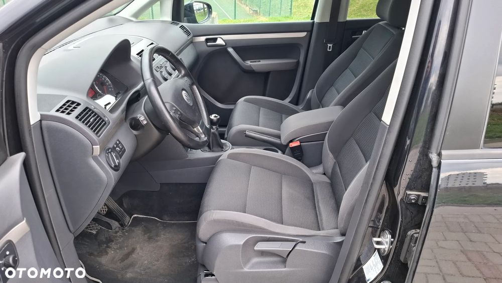 Volkswagen Touran - 9