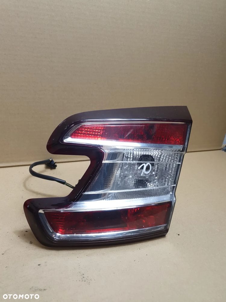 LAMPA PRAWA W KLAPE RENAULT MEGANE III KOMBI - 3