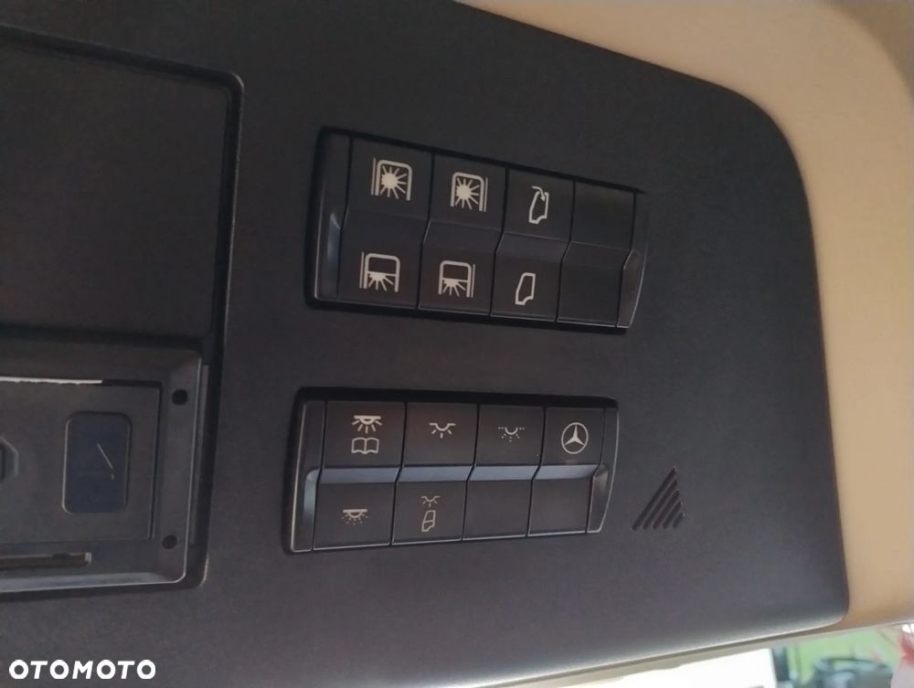 Mercedes-Benz Actros MP4 - 9