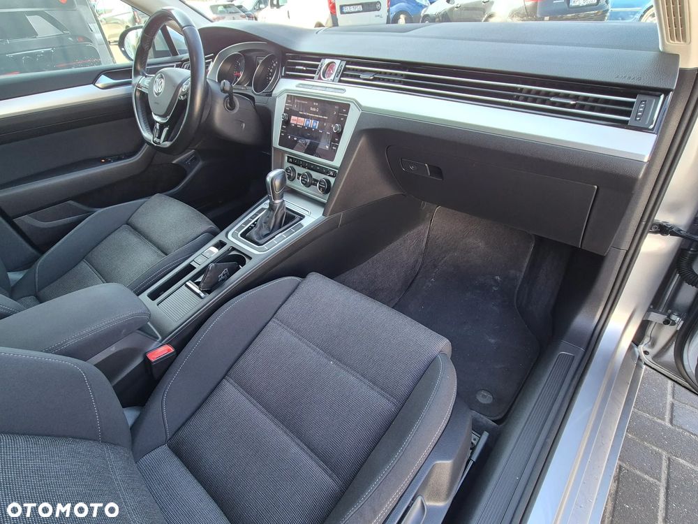 Volkswagen Passat - 32