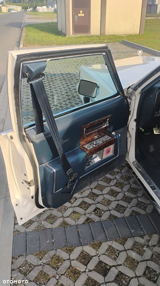Cadillac Brougham - 21