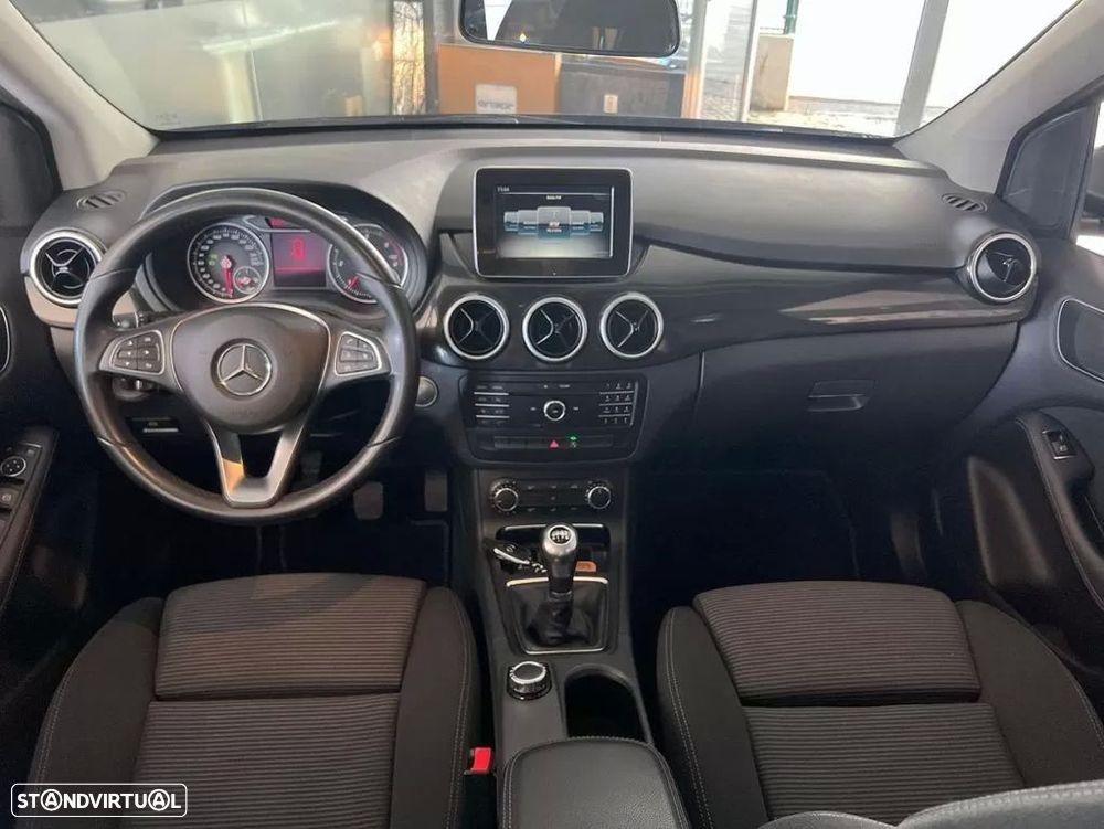 Mercedes-Benz B 180 - 11