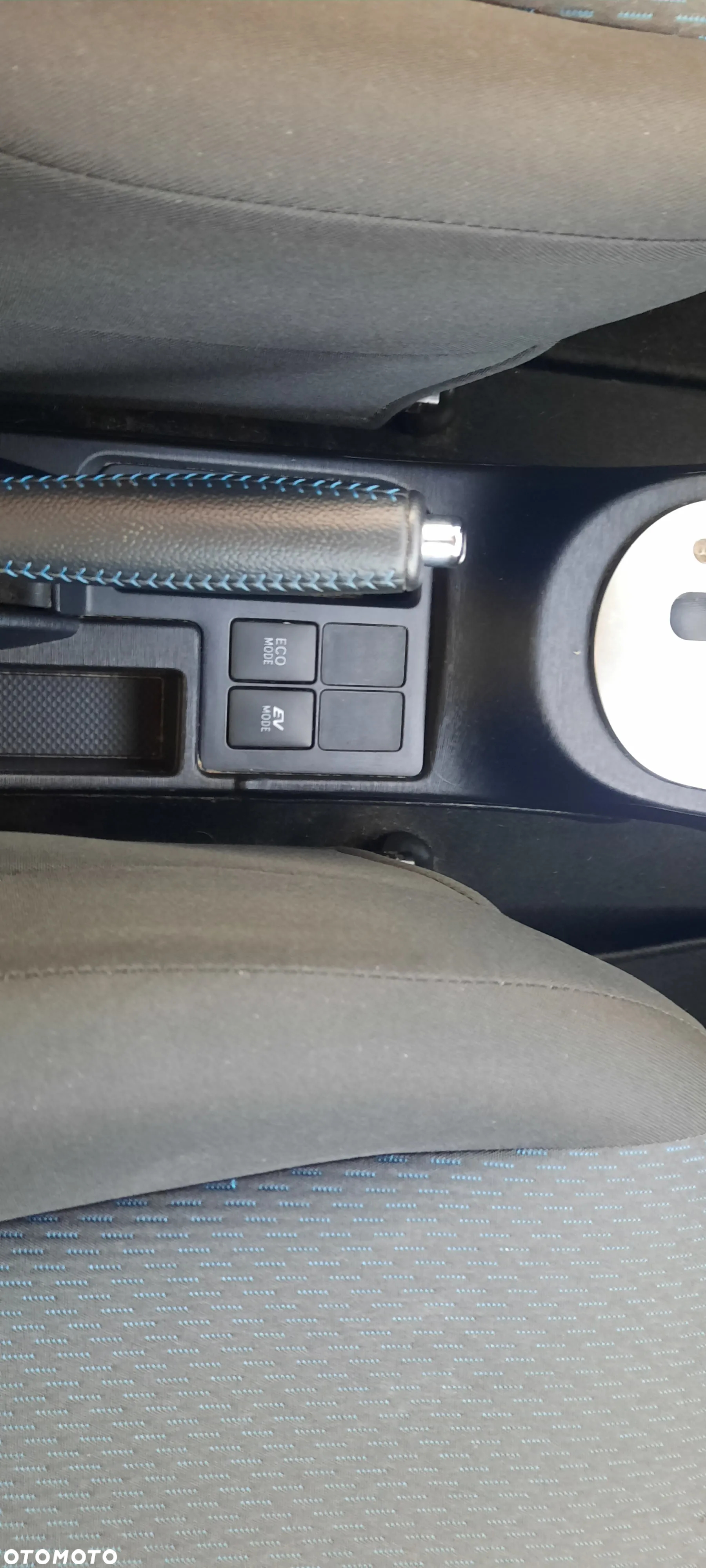 Toyota Yaris Hybrid 100 Dynamic - 16
