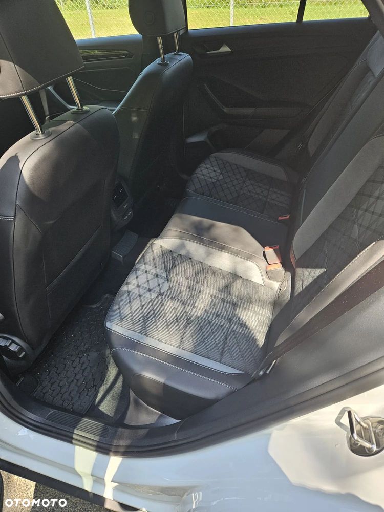 Volkswagen T-Roc 1.5 TSI R-Line DSG - 12