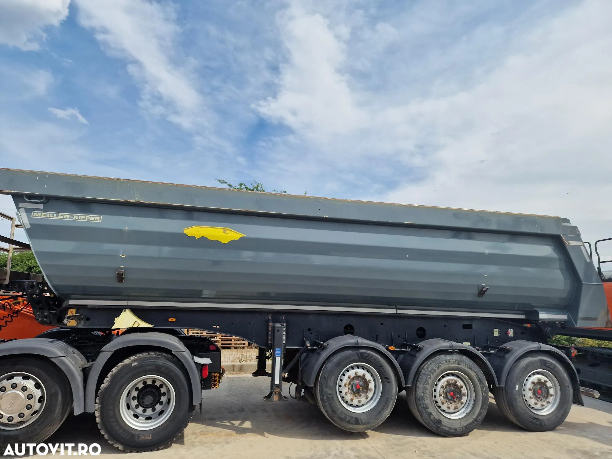 Meiller 28mc, axa liftabila, scena vizitare, 6,3t, picioare sprijin 21900 Eur+Tva,  anvelope 60% ok, frane disc, bara protectie spate, prelata, otel Hardox, STARE FOARTE BUNA, posibilitate leasing 4 ani, 21.900 EUR+Tva - 17