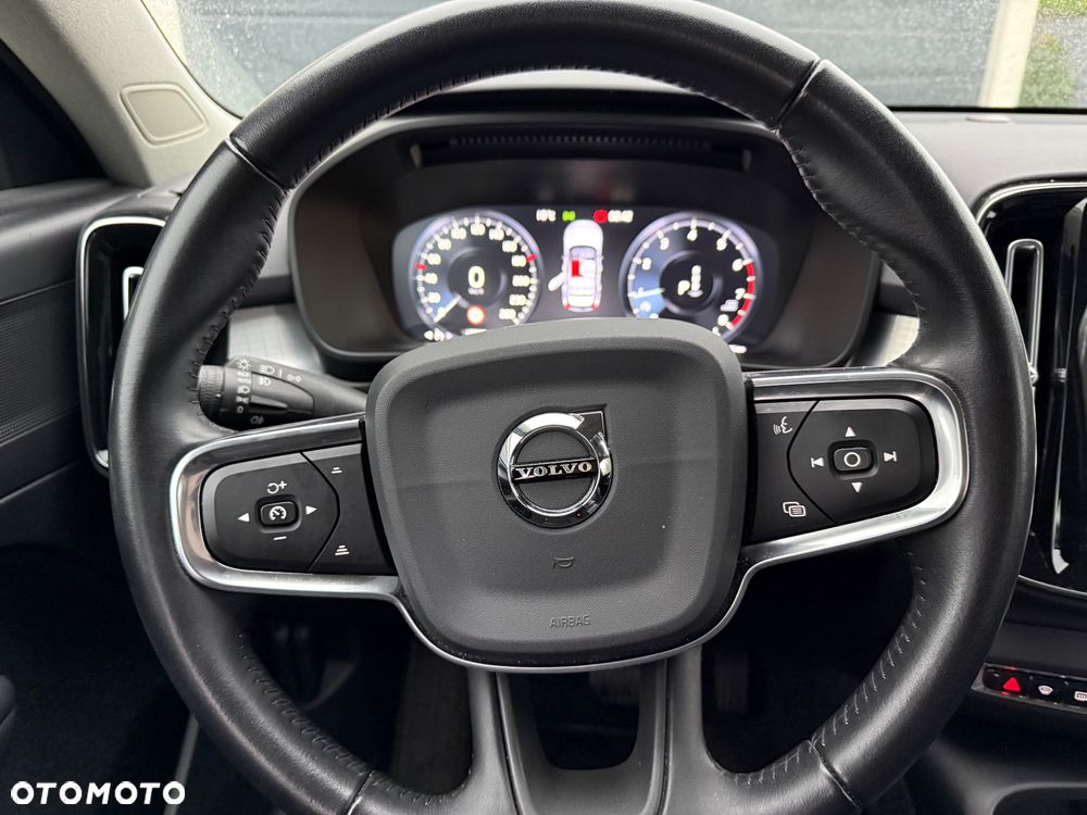 Volvo XC 40 T3 Geartronic Momentum Pro - 24