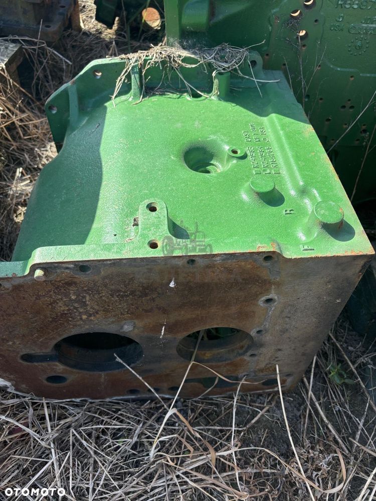 John Deere  7430 7530 7630 7820 7920 - obudowa skrzyni biegów R241984 - 3