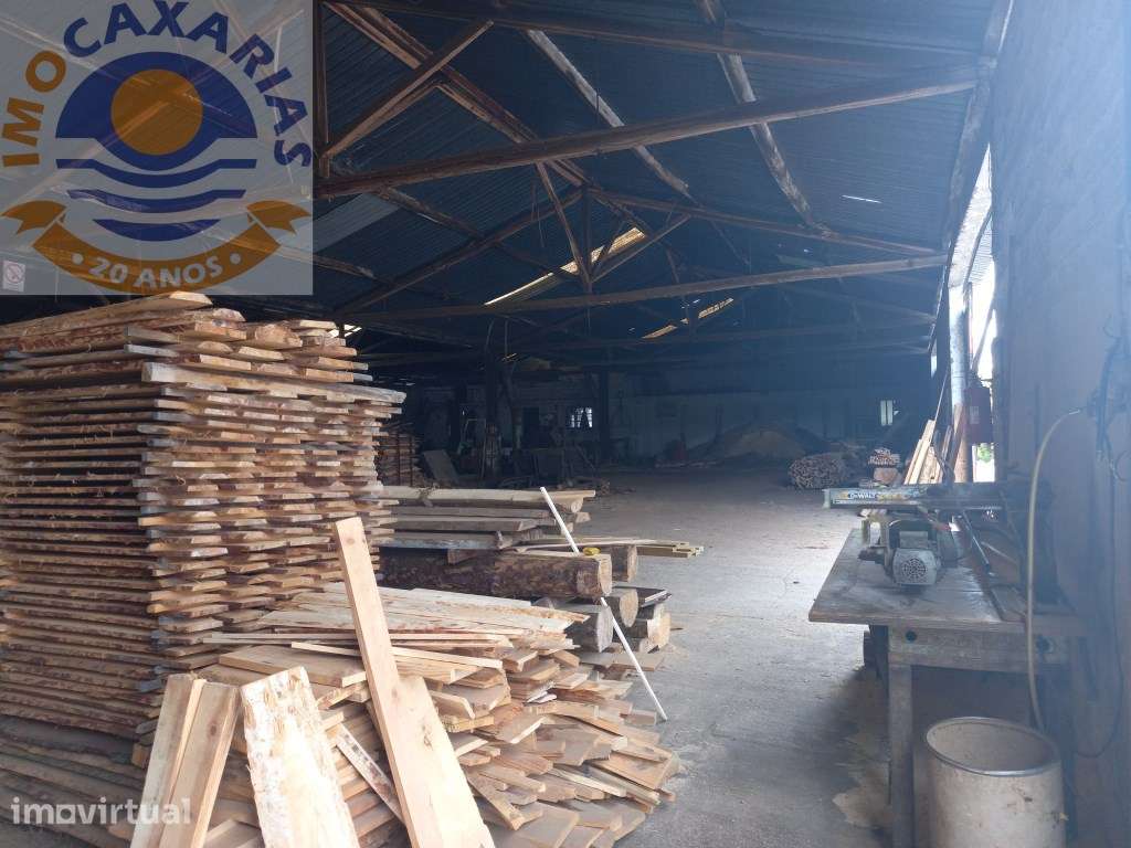 Instalações e parque de materias. Dá para construção. - Grande imagem: 5/7
