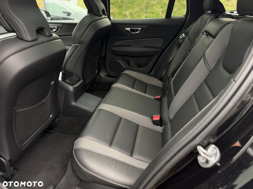 Volvo V60 T6 AWD Recharge Geartronic RDesign - 23