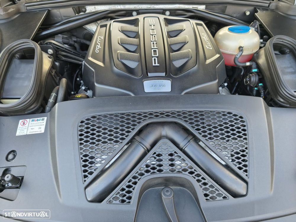 Porsche Macan Turbo - 19