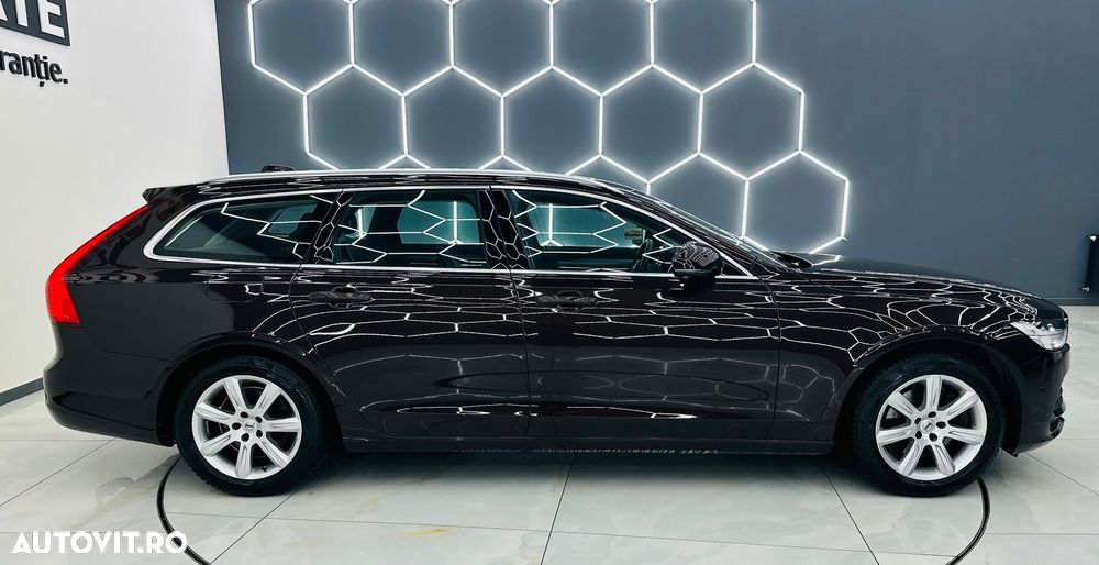 Volvo V90 D3 Momentum Pro - 34
