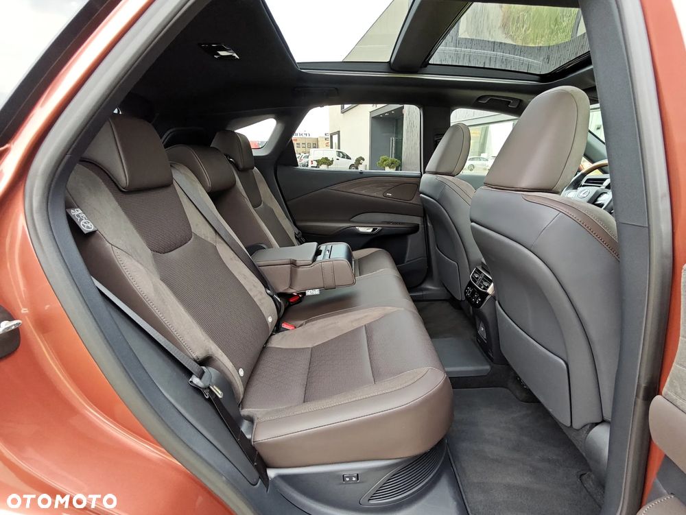 Lexus RX 450h+ Omotenashi - 16