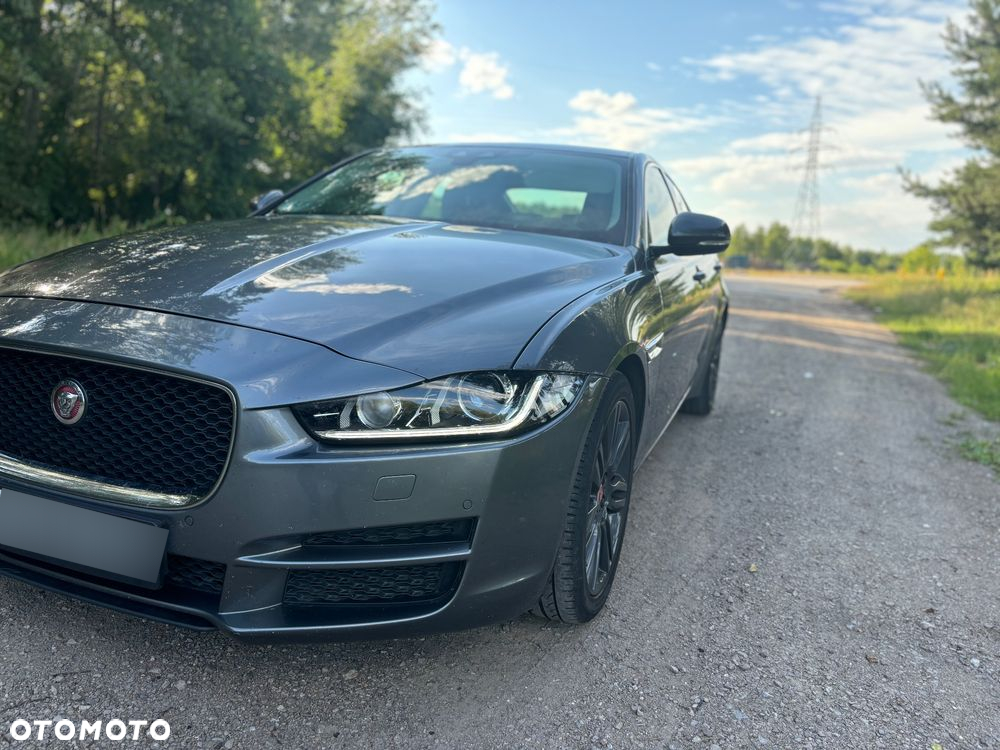 Jaguar XE 2.0 D Prestige - 15