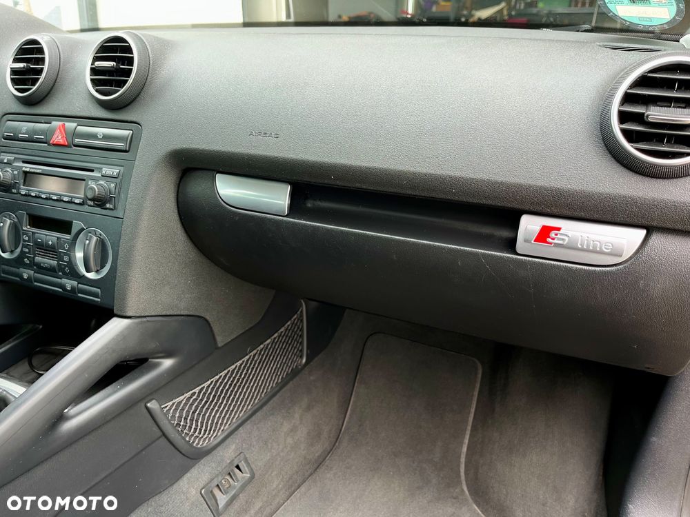 Audi A3 3-drzwiowe 2.0 FSI Attraction - 8