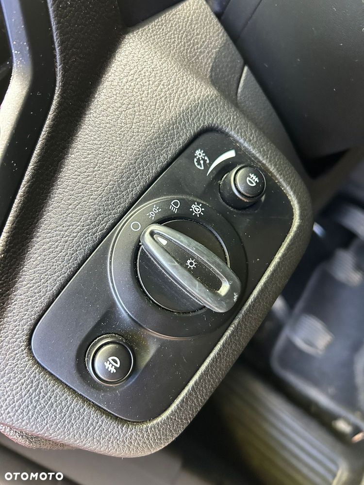 Ford Kuga 2.0 TDCi 2x4 Titanium - 13