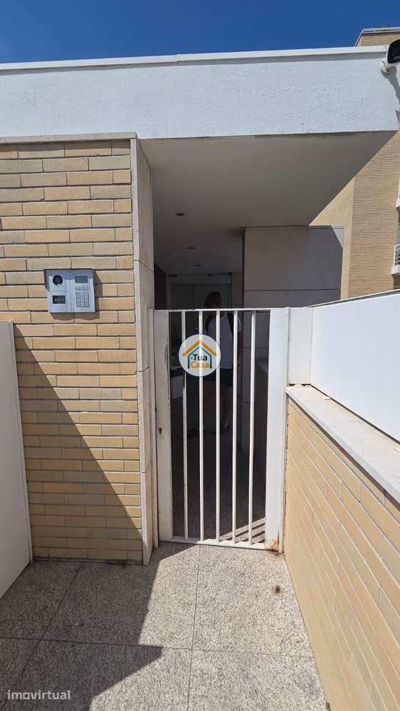 Apartamento T2 com Varanda e Garagem Fechada | Arcozelo – Granja - Grande imagem: 4/32