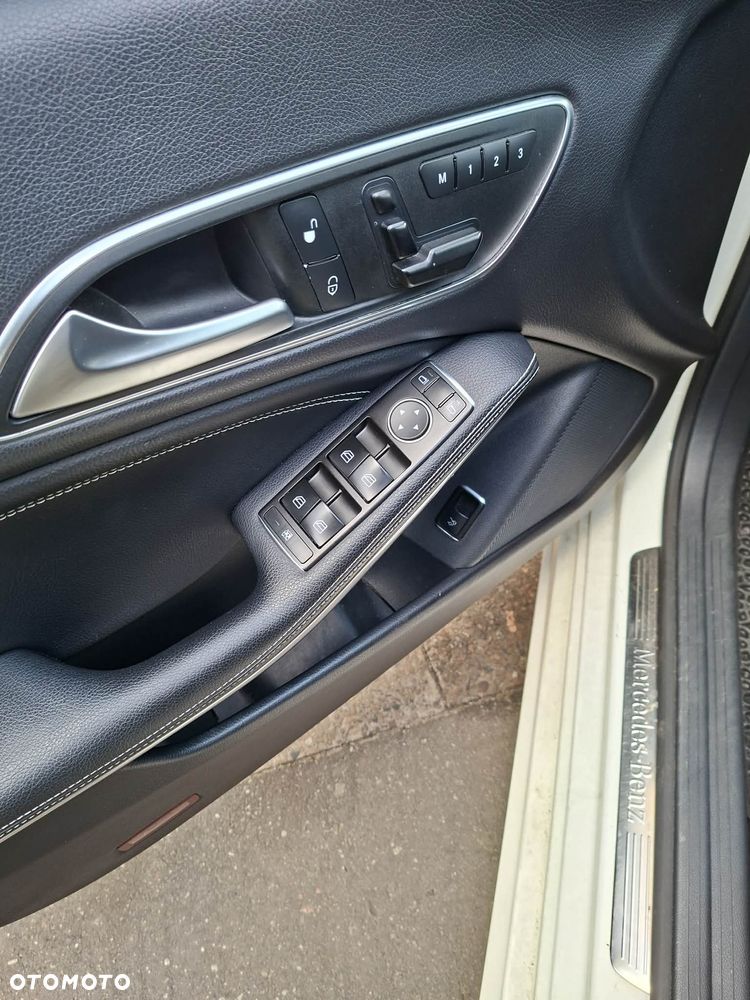 Mercedes-Benz CLA 250 7G-DCT UrbanStyle Edition - 19