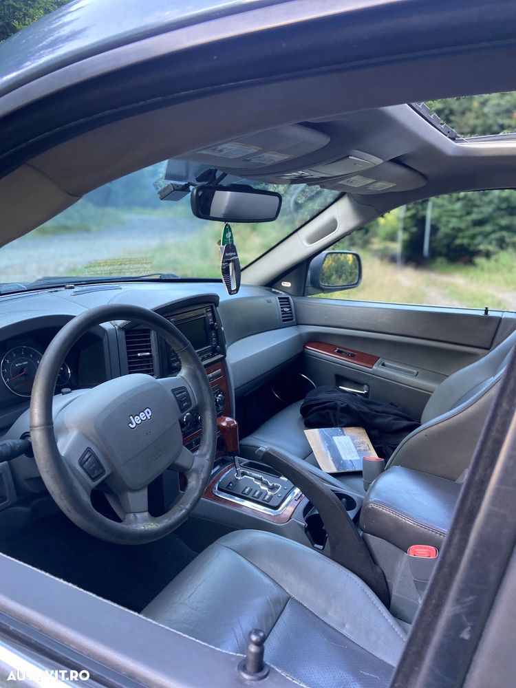 Jeep Grand Cherokee - 11