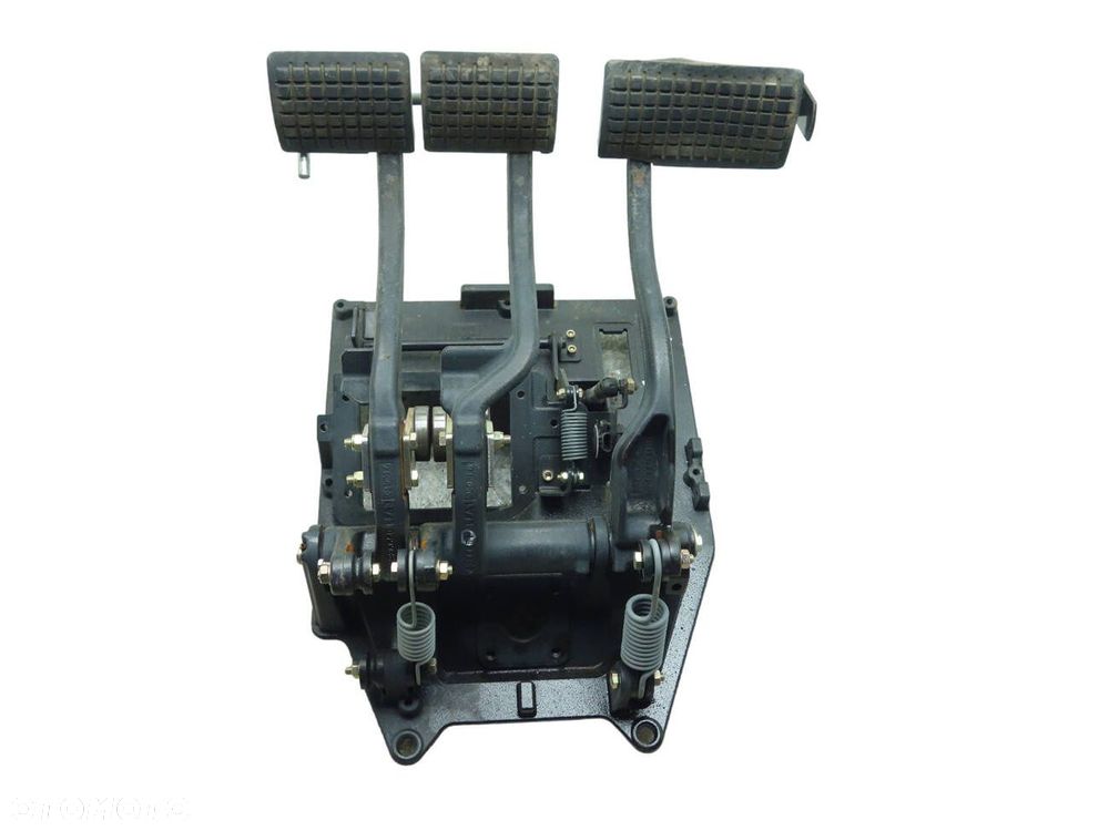 Pedały Sprzęgła Hamulca Support Massey Valtra 4379194 4886703 - 2