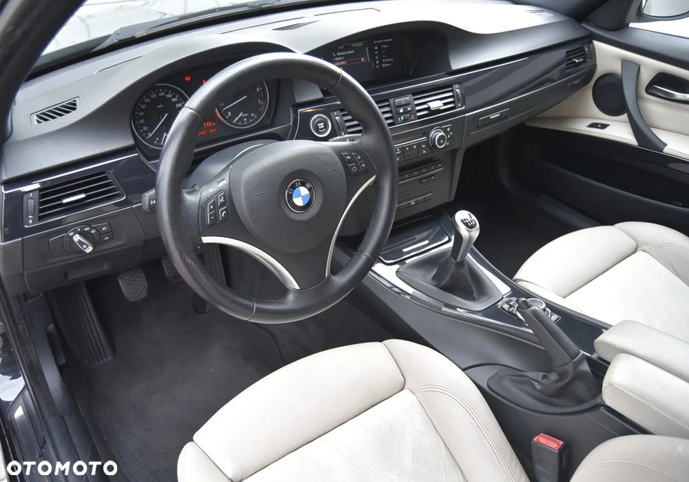 BMW Seria 3 325i xDrive Edition Exclusive - 18