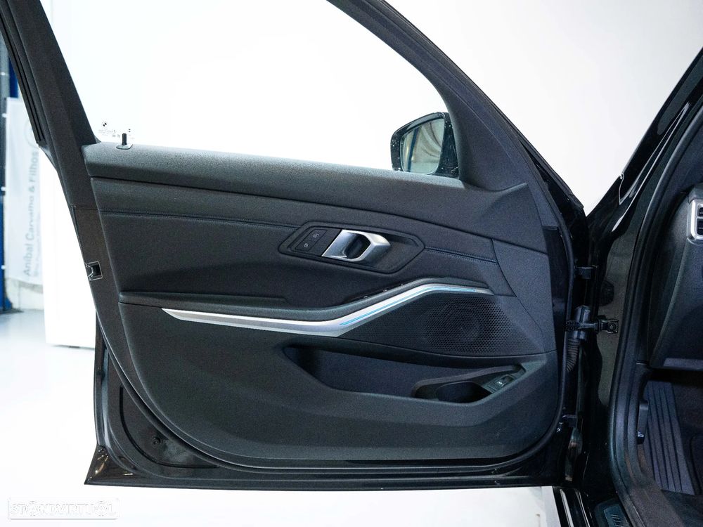 BMW 320 d Pack Desportivo M Auto - 20
