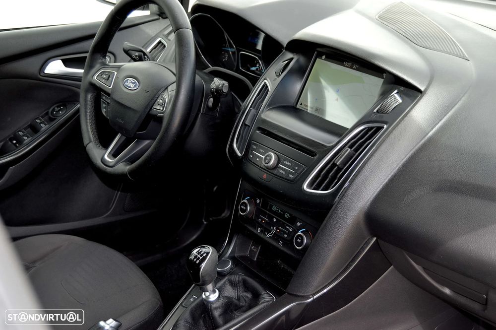 Ford Focus SW 1.5 TDCi Titanium - 24