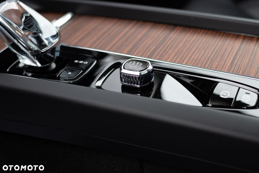 Volvo XC 60 B5 B AWD Plus Dark - 9