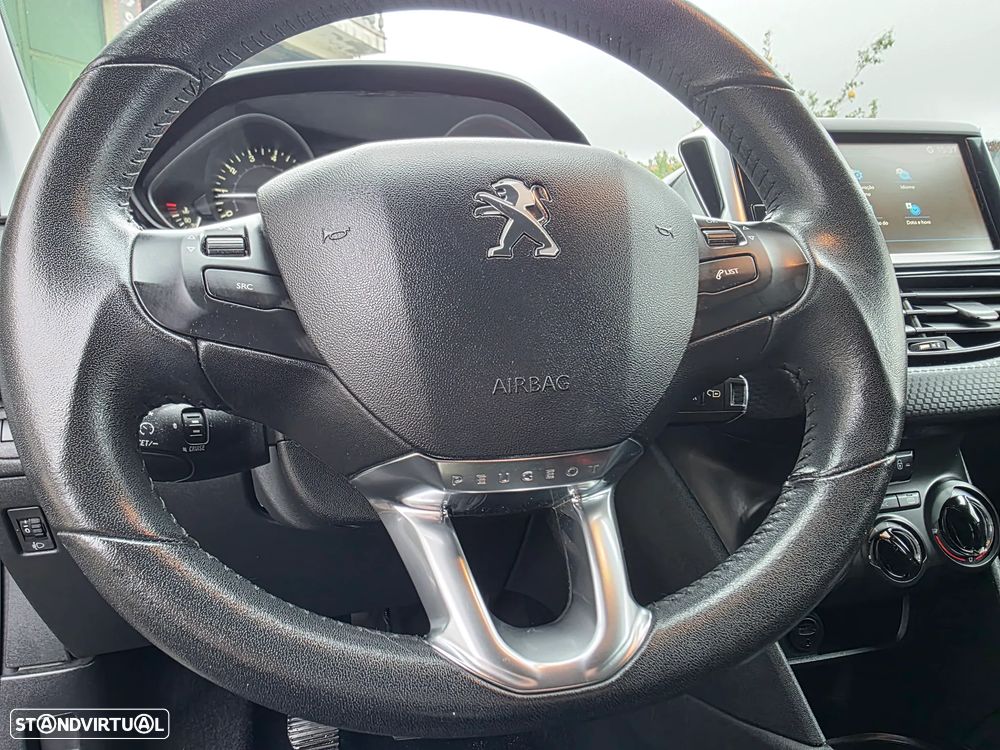 Peugeot 208 1.2 PureTech Style - 17