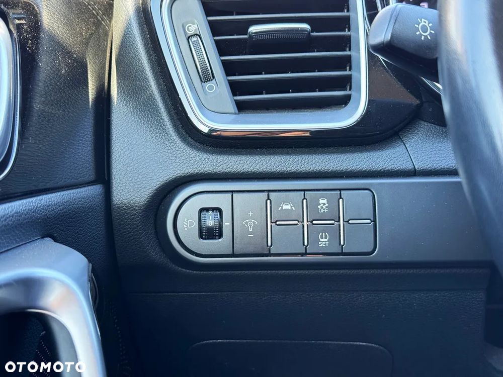 Kia Ceed 1.4 T-GDI DCT OPF Vision - 24