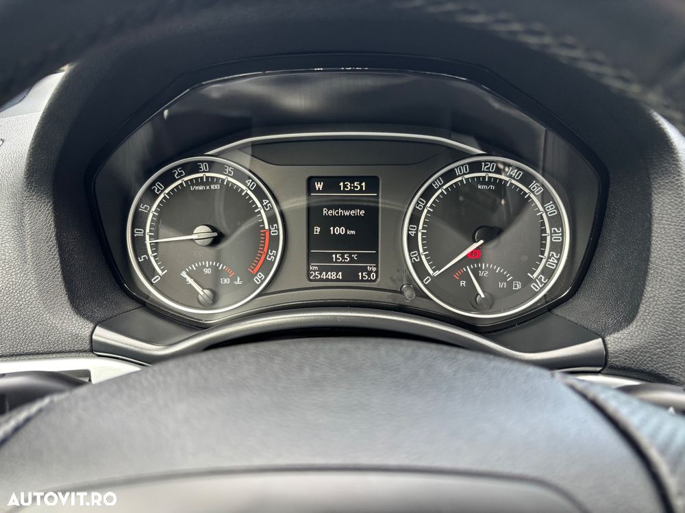 Skoda Octavia Combi 2.0 TDI RS - 19