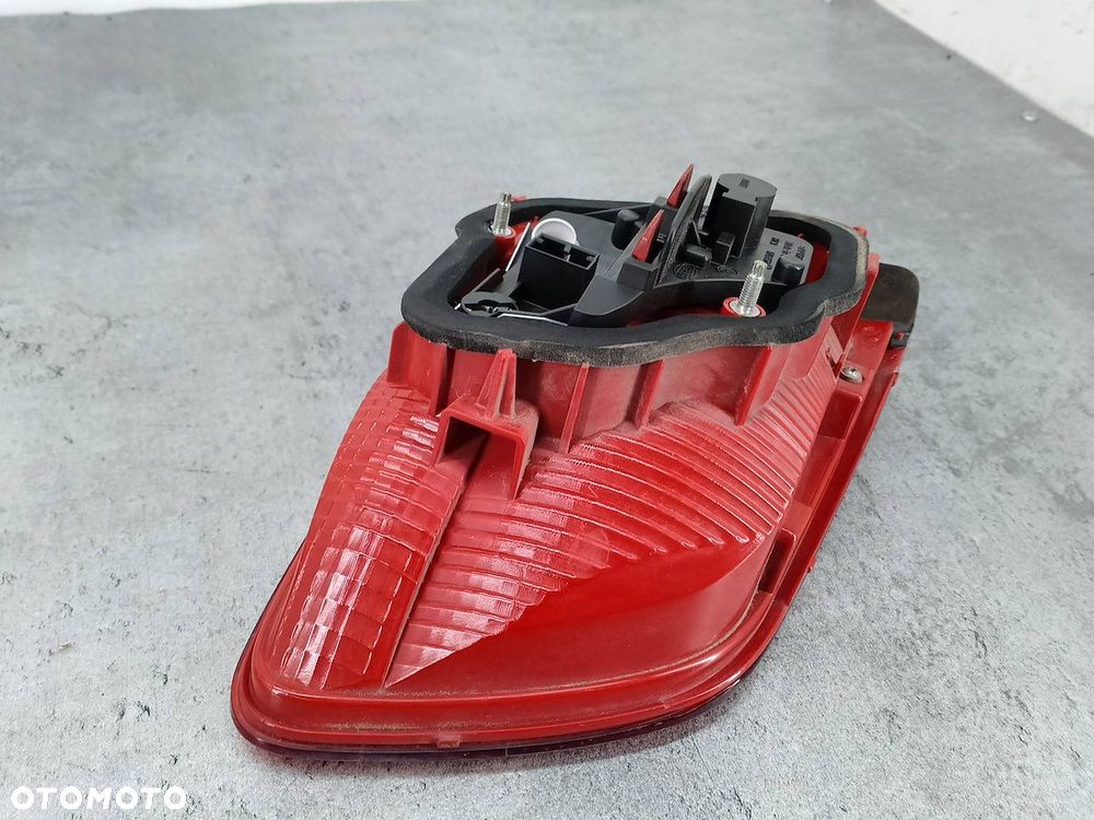LAMPY KOMPLET W KLAPĘ  VW TOURAN II 1T0945094 2.0 TDI - 8