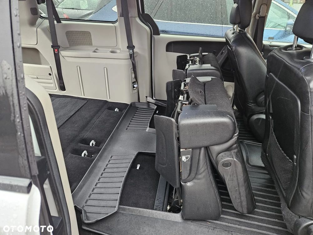 Dodge Grand Caravan - 22