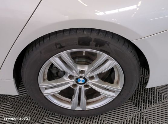 BMW 320 d EfficientDynamics Line Luxury - 22