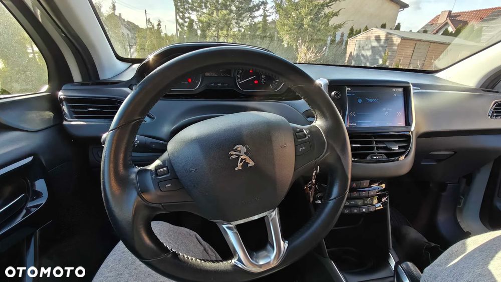Peugeot 208 1.2 PureTech GPF Signature S&S - 8