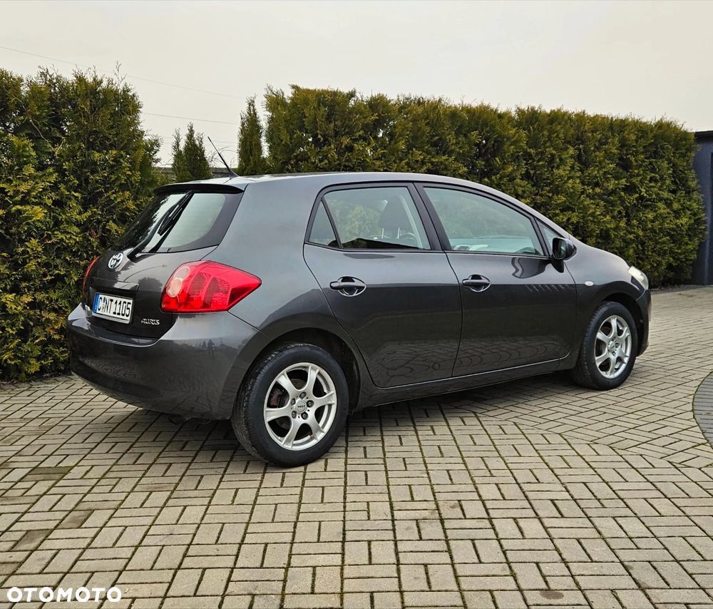 Toyota Auris 1.6 VVT-i Executive - 16