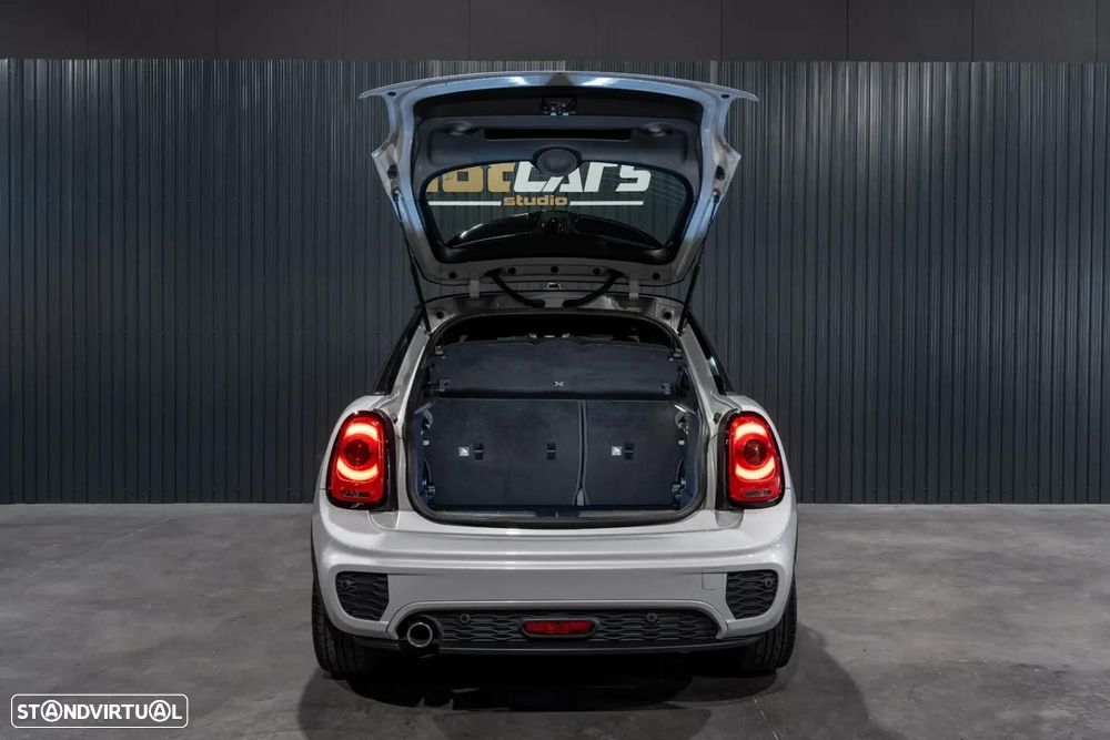 MINI 5 Portas Cooper D Auto - 57