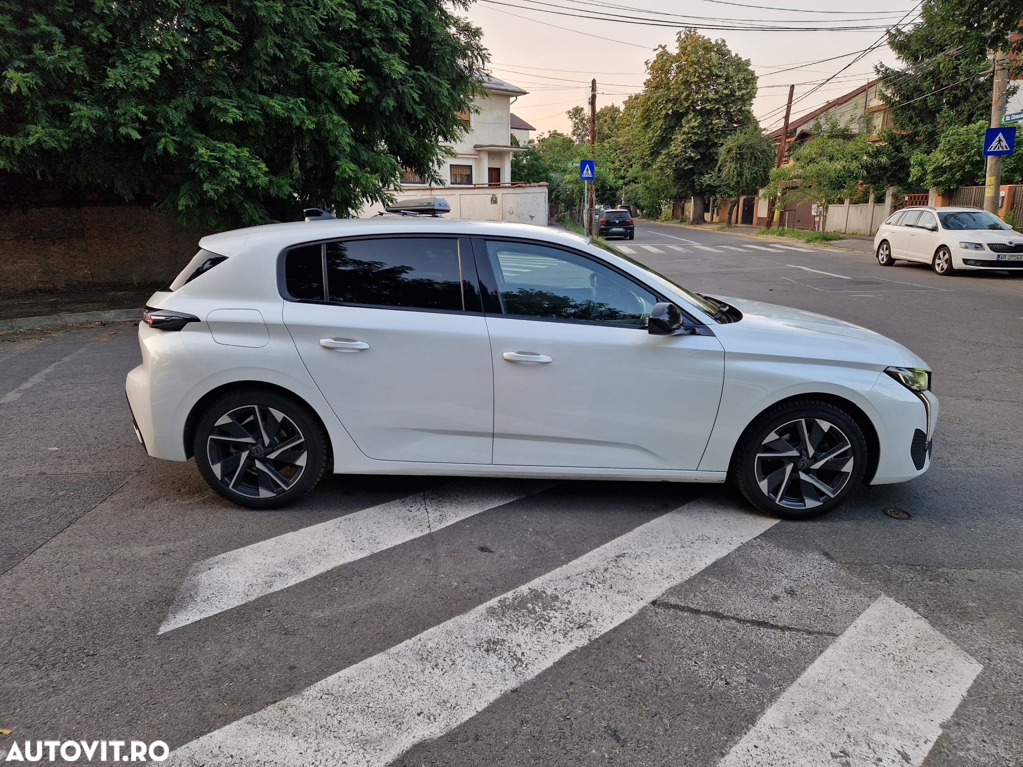 Peugeot 308 1.2 L PureTech Turbo S&S EAT8 Allure Pack - 5