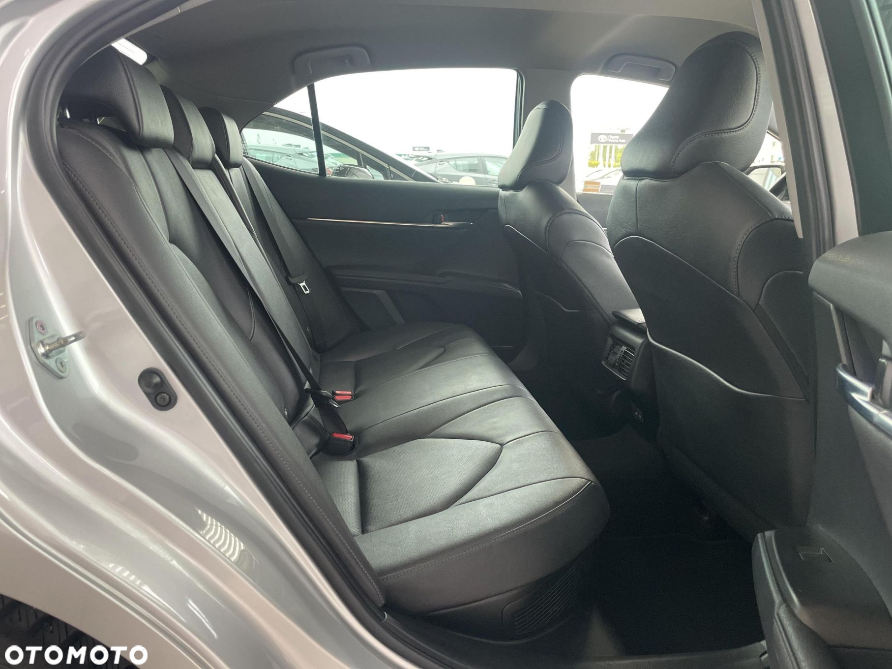 Toyota Camry - 10