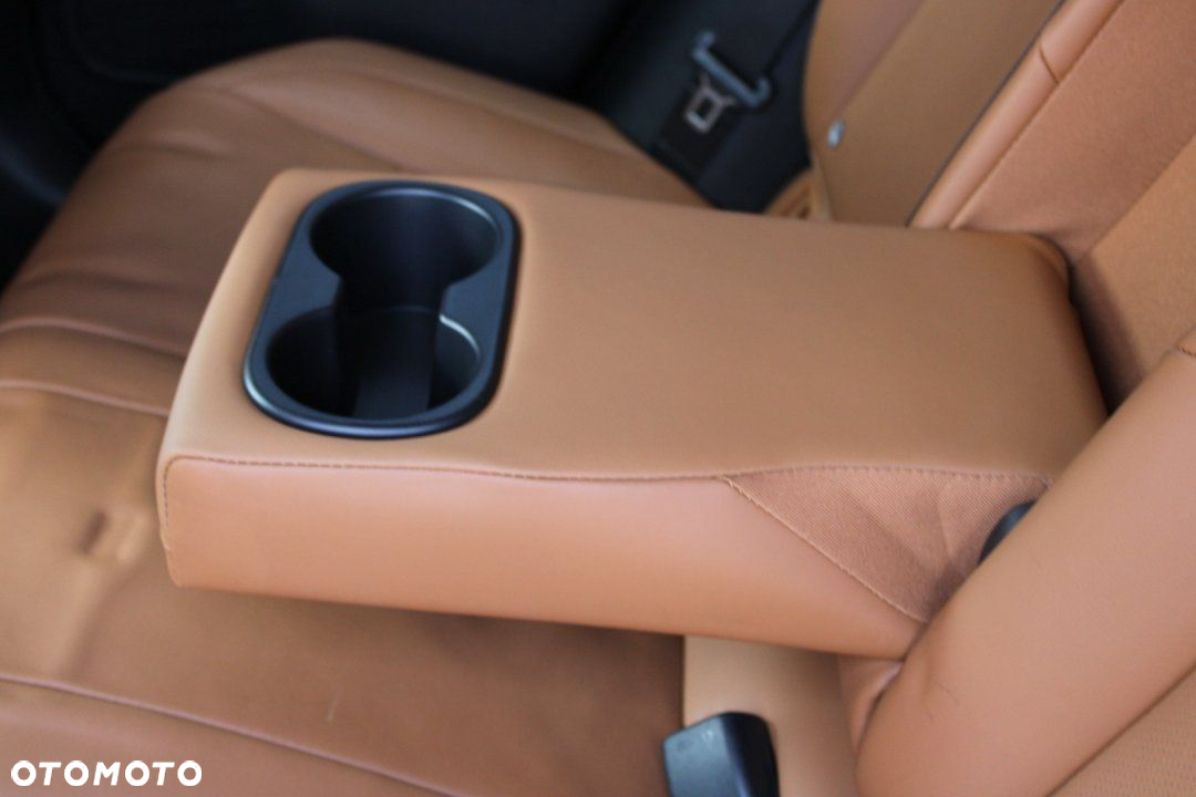 Lexus UX - 23