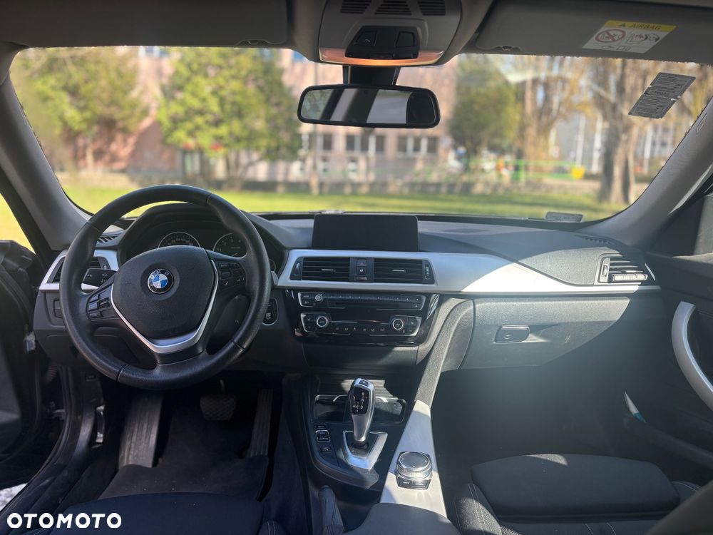 BMW Seria 3 320i GPF xDrive - 7