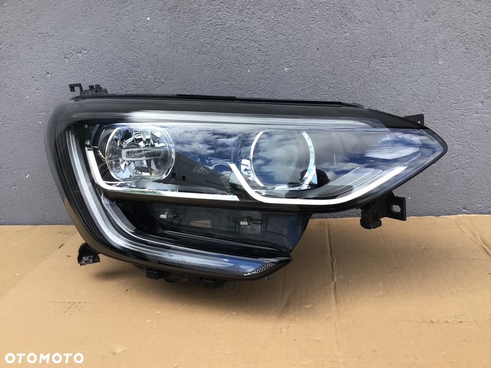Lampa przednia prawa Renault Megane lV soczewka Led