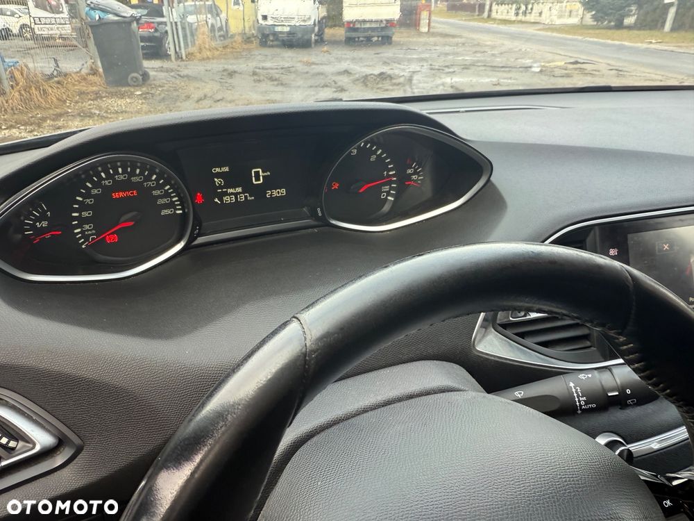 Peugeot 308 - 8